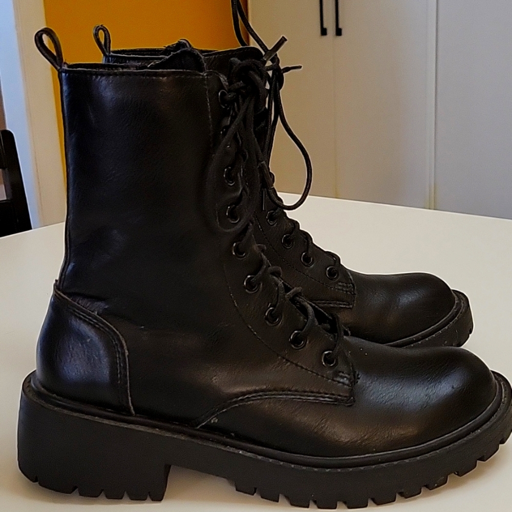Francescomilano Combat Boots.  Size 39. EUC